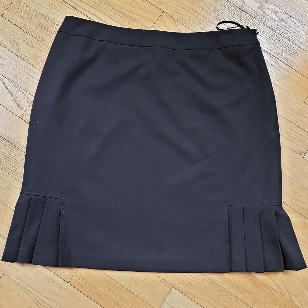 Tahari Arthur S. Levine Women's Straight Pencil Style Pleated Skirt, Size: 16